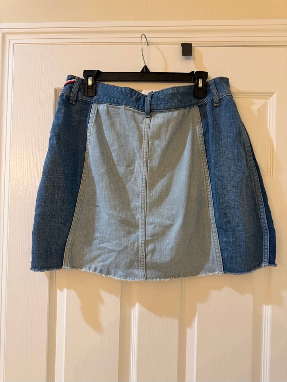 Tommy Hilfiger Two-Tone Blue Patchwork Denim Mini Skirt - Picture 3 of 8